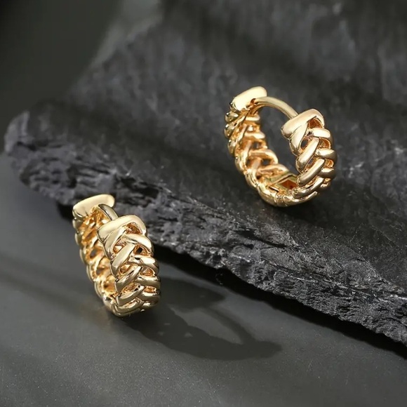 ✨Zara Adeline Braided Gold Huggie Earrings - Picture 2 of 5